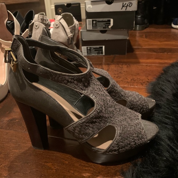 Elliot Lucca Grey taupe block platform heels - Picture 2 of 5